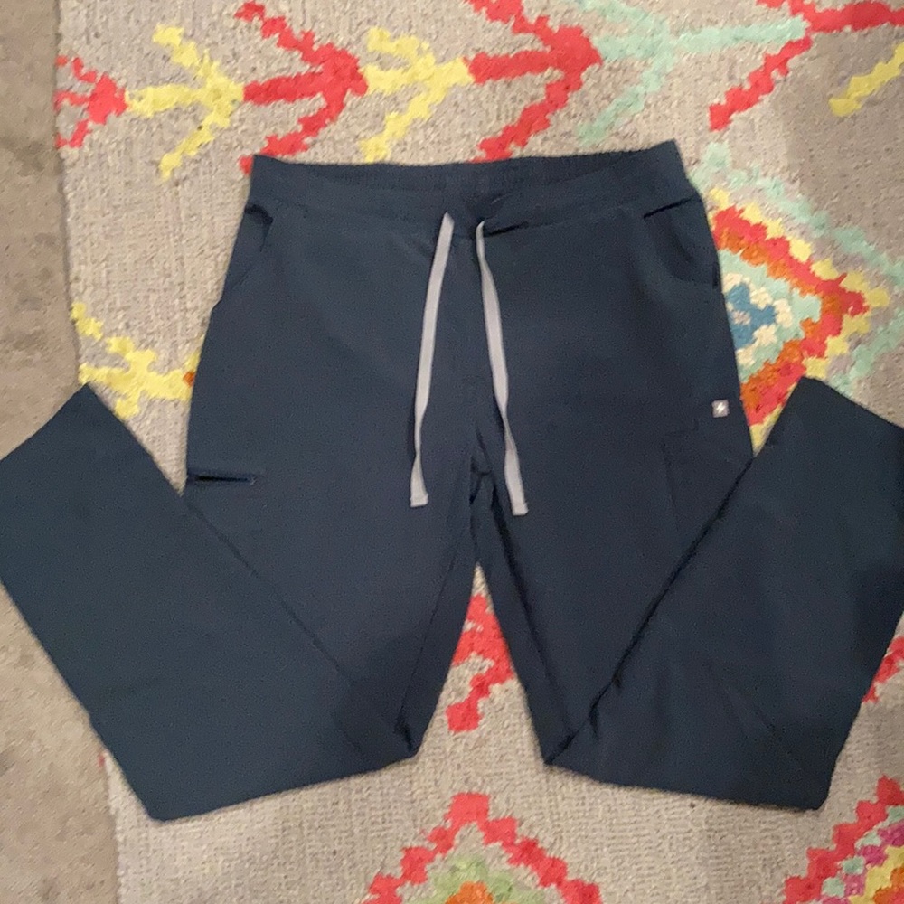 FIGS Yola skinny scrub pants. Gently worn.